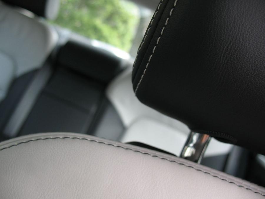 Детали интерьера Audi S8 (D3) 2008 года  (NA) (фото 17 из 62)
